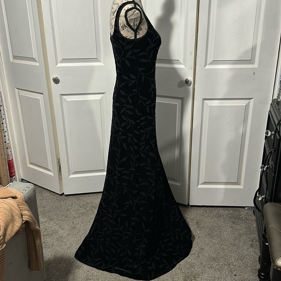 Women's Long Black Embelished Alexia Admor Formal Dress - Picture 9 of 13